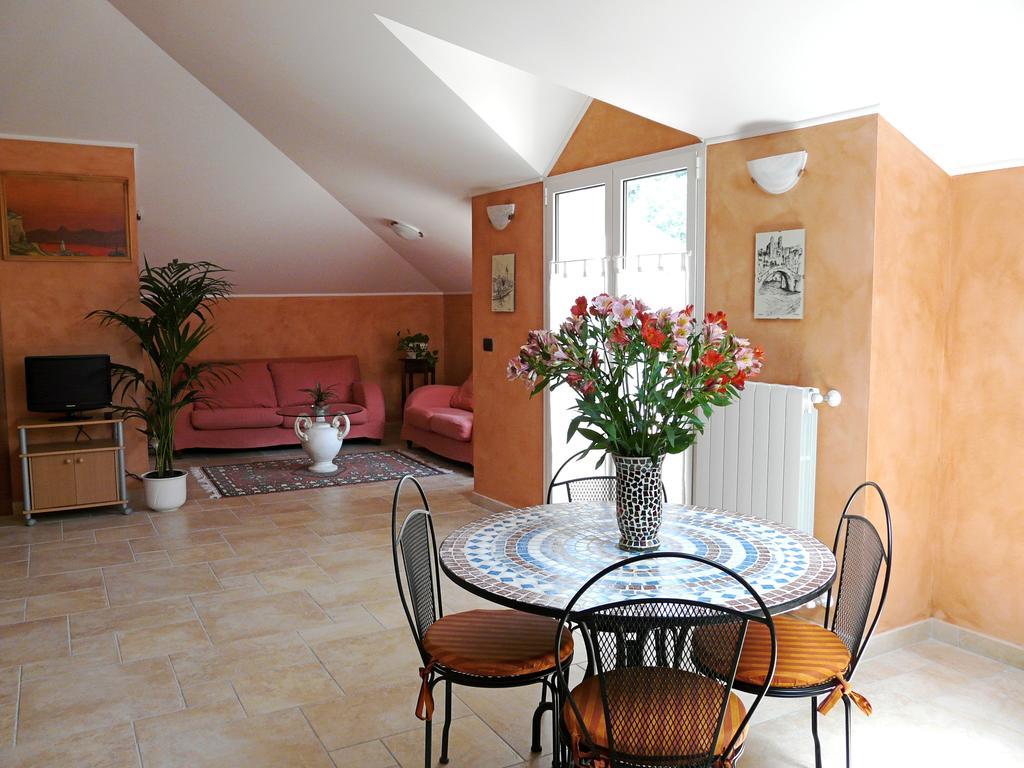 L'Albicocco Apartment Dolceacqua Phòng bức ảnh